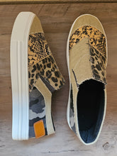 Load image into Gallery viewer, Animal Print Sneakers