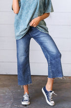 Load image into Gallery viewer, Dark Blue Raw Hem Cropped Denim Jeans