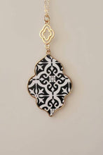 Load image into Gallery viewer, Jewelry Black Quatrefoil Pendant Necklace