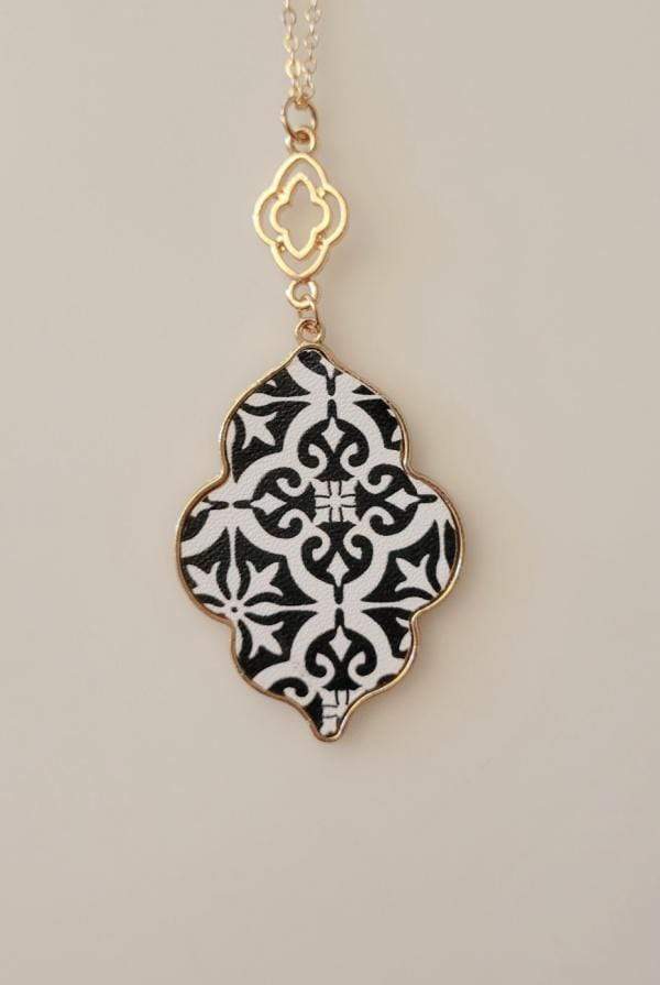 Jewelry Black Quatrefoil Pendant Necklace
