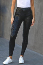 Load image into Gallery viewer, Top Black Leopard Textured Leggings
